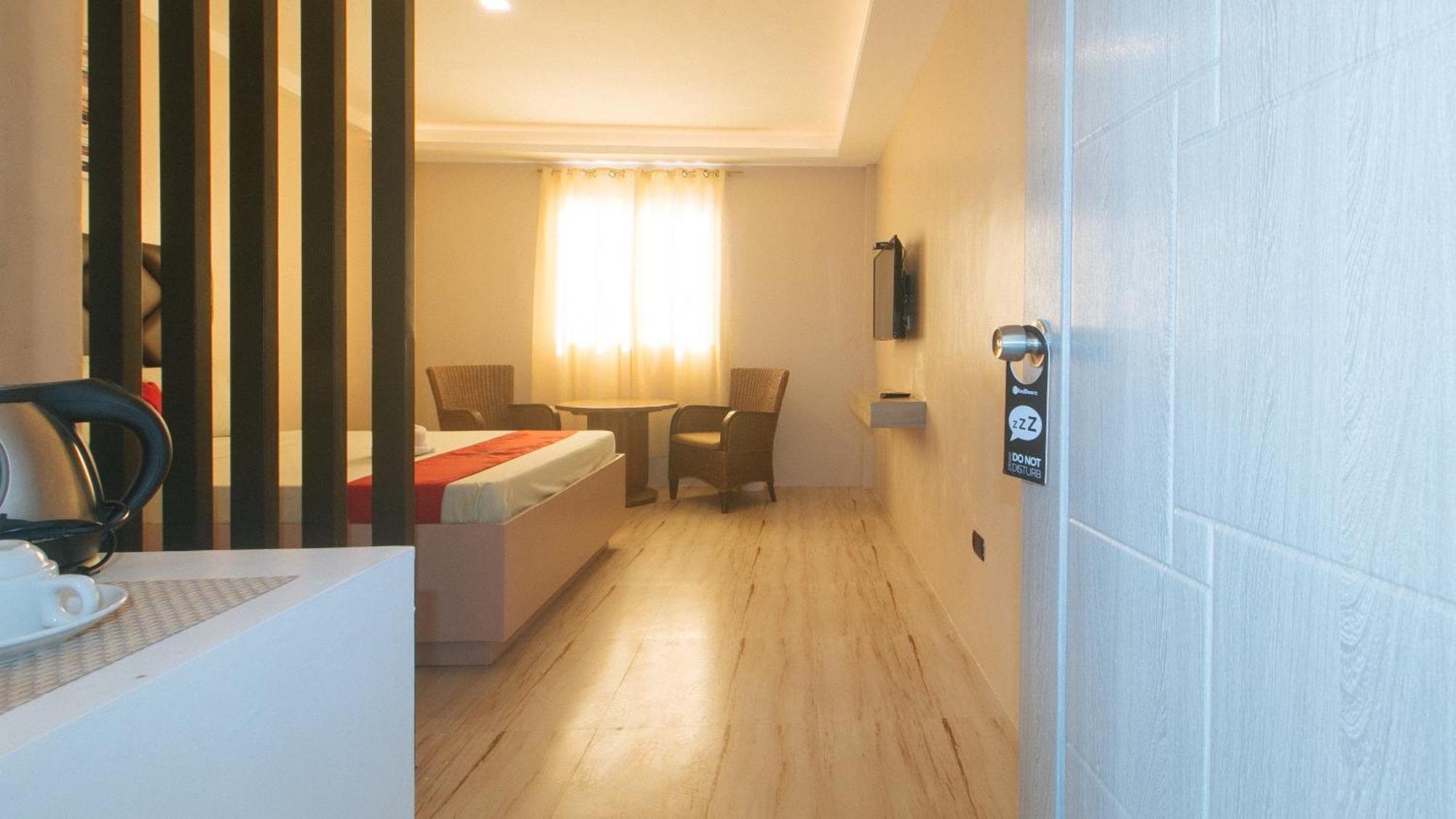Reddoorz Plus At Seventy Five Inn Near Manila Airport Paranaque City Ngoại thất bức ảnh
