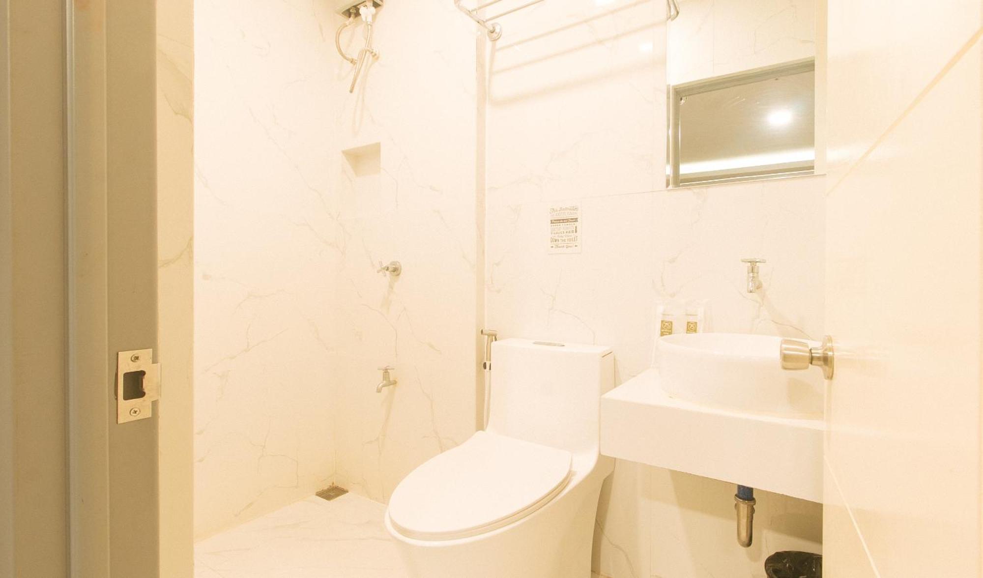 Reddoorz Plus At Seventy Five Inn Near Manila Airport Paranaque City Ngoại thất bức ảnh